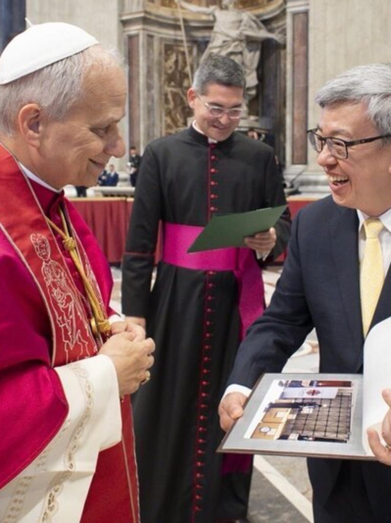 20万人聆听新教皇首日弥撒，台前副总统获教皇接见
